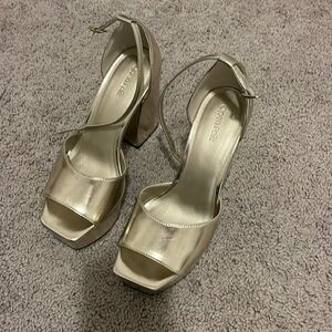 Gold platform heels BRAND NEW